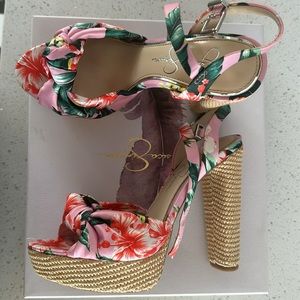 NIB jessica simpson pink tropical print satin and rattan platform heels size 8